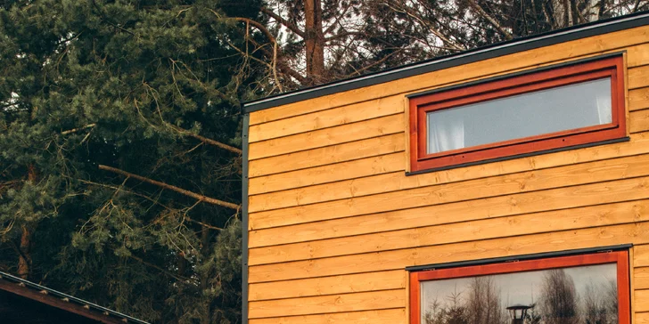 Romantický pobyt vo vybavenom tiny house na východe Čiech s kúpacou kaďou