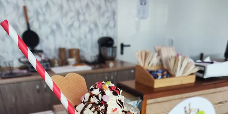 Najlepšie waffle široko ďaleko: Bubble Waffle s náplňou, posýpkou a toppingom podľa výberu