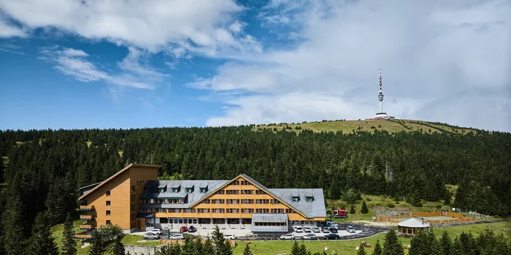 Ubytovanie v hoteli pod vrcholom Pradědu: raňajky alebo polpenzia aj wellness