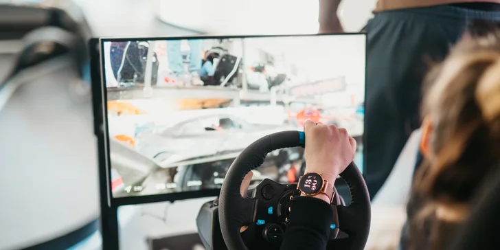 Jedinečná RC dráha na Orave: Jazdy na Revolt RC simulátore pre dospelých aj deti