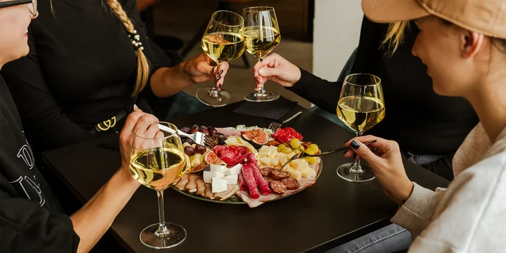 Denko plné dobrôt a lahodné víno, ktoré poteší všetky zmysly