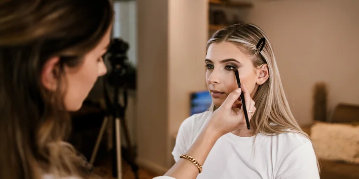 Líčenie, účes aj profesionálne fotenie, ktoré nechajú vašu prirodzenú krásu zažiariť
