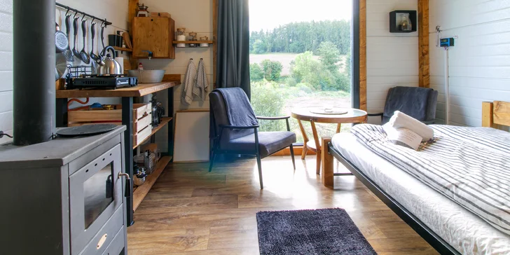 Glamping v krásne zariadenom otočnom tiny house pre 2 osoby a za príplatok hot tube