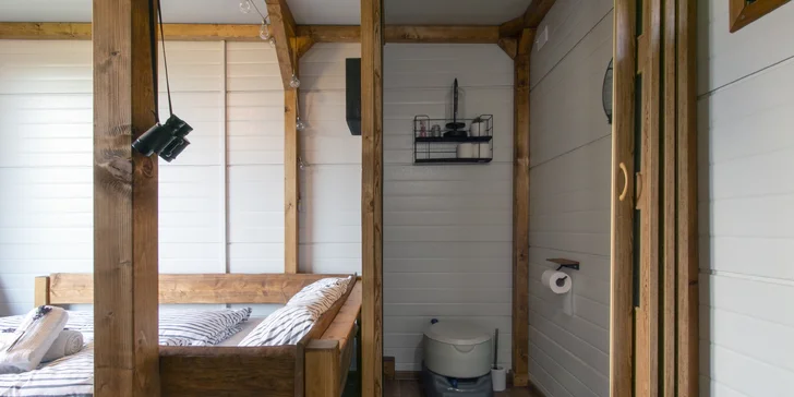 Glamping v krásne zariadenom otočnom tiny house pre 2 osoby a za príplatok hot tube