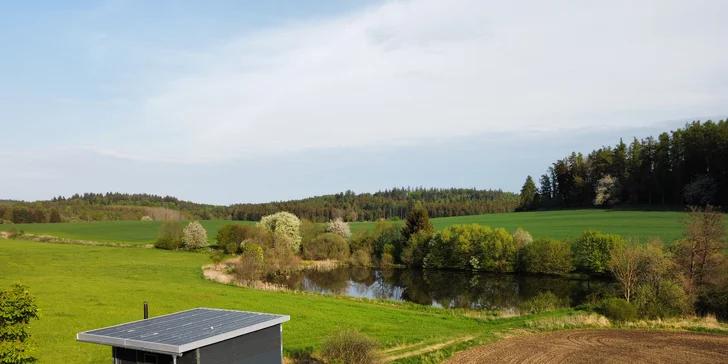 Glamping v krásne zariadenom otočnom tiny house pre 2 osoby a za príplatok hot tube