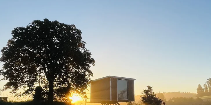 Glamping v krásne zariadenom otočnom tiny house pre 2 osoby a za príplatok hot tube