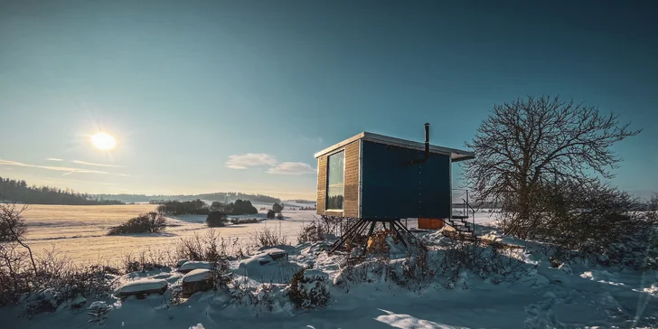 Glamping v krásne zariadenom otočnom tiny house pre 2 osoby a za príplatok hot tube