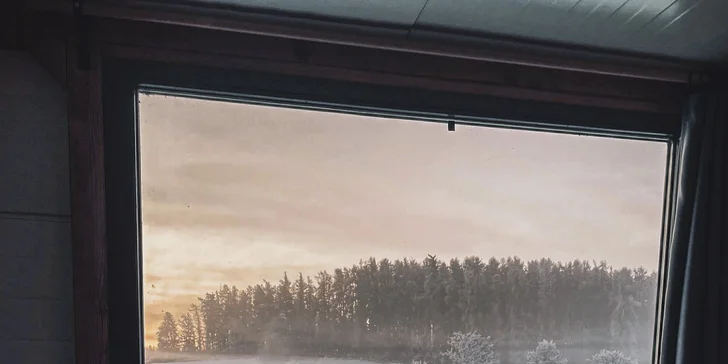 Glamping v krásne zariadenom otočnom tiny house pre 2 osoby a za príplatok hot tube