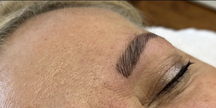 Pre krásny pohľad: laminácia obočia s farbením a formovaním