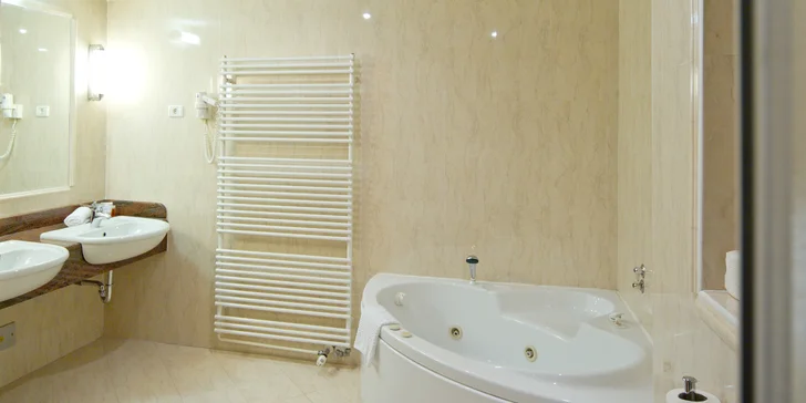 Julské Alpy: hotel Kompas**** pri zjazdovke, trojdňový skipas, polpenzia a vstup do vodného parku