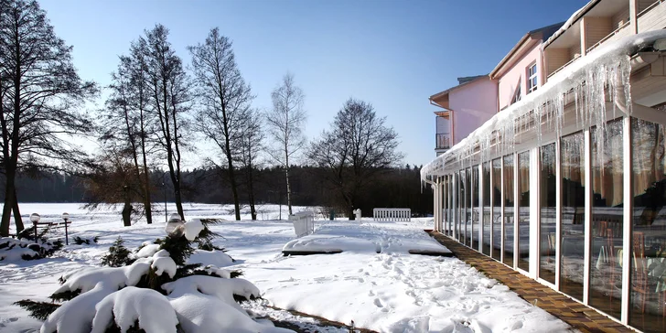 Pobyt na brehu jazera a v blízkosti lyžiarskych stredísk: polpenzia, bazén a vírivka