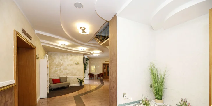 Pobyt na brehu jazera a v blízkosti lyžiarskych stredísk: polpenzia, bazén a vírivka