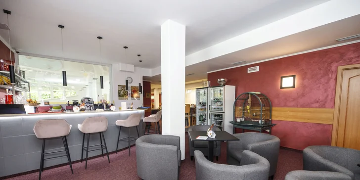 Pobyt na brehu jazera a v blízkosti lyžiarskych stredísk: polpenzia, bazén a vírivka