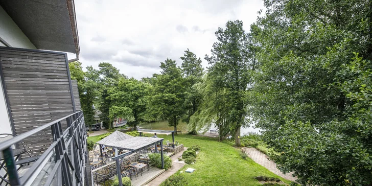 Pobyt na brehu jazera a v blízkosti lyžiarskych stredísk: polpenzia, bazén a vírivka