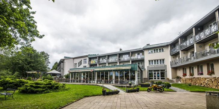 Pobyt na brehu jazera a v blízkosti lyžiarskych stredísk: polpenzia, bazén a vírivka