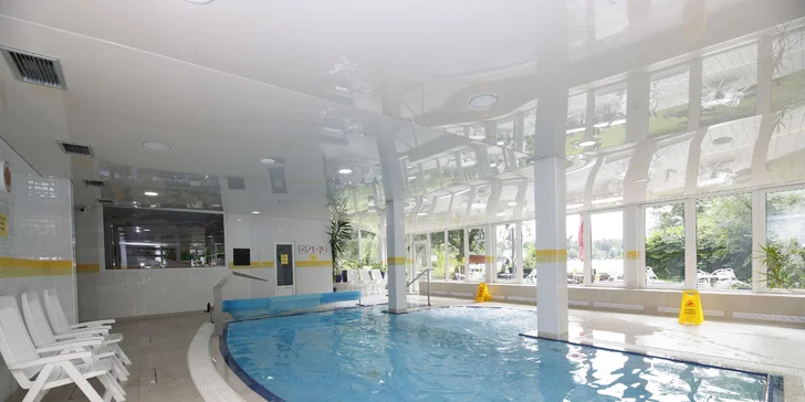 Pobyt na brehu jazera a v blízkosti lyžiarskych stredísk: polpenzia, bazén a vírivka