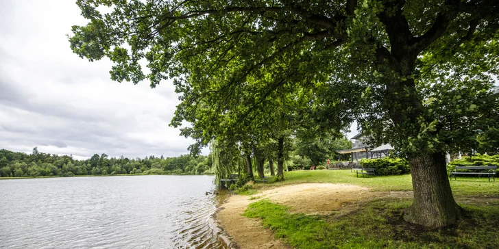 Pobyt na brehu jazera a v blízkosti lyžiarskych stredísk: polpenzia, bazén a vírivka