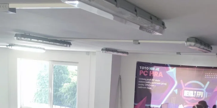 Jedinečná RC dráha na Orave: Jazdy na Revolt RC simulátore pre dospelých aj deti