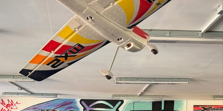 Jedinečná RC dráha na Orave: Jazdy na Revolt RC simulátore pre dospelých aj deti