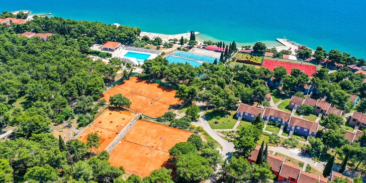 Pohoda a pokoj na Jadrane: rodinné apartmány kúsok od pláže, bazény, v lete animácie