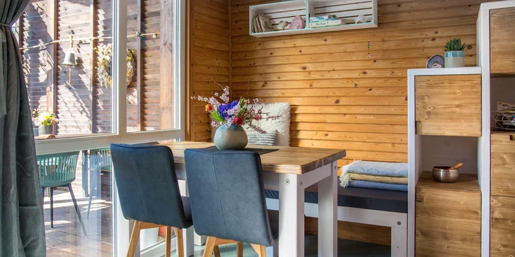 Štýlový tiny house v západných Čechách pre dvoch: sauna, jazierko aj muzikoterapia