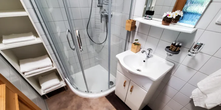 Štýlový tiny house v západných Čechách pre dvoch: sauna, jazierko aj muzikoterapia