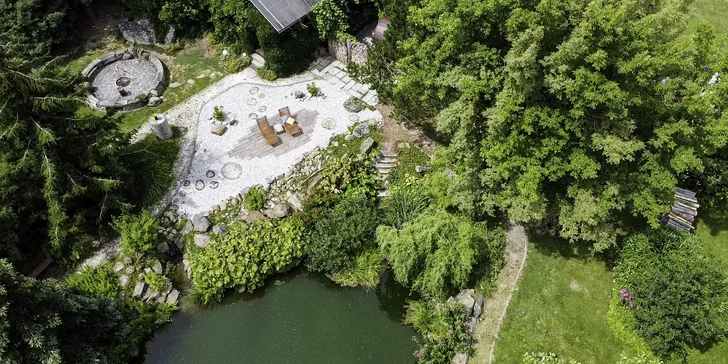 Štýlový tiny house v západných Čechách pre dvoch: sauna, jazierko aj muzikoterapia