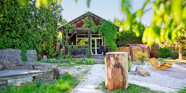 Štýlový tiny house v západných Čechách pre dvoch: sauna, jazierko aj muzikoterapia