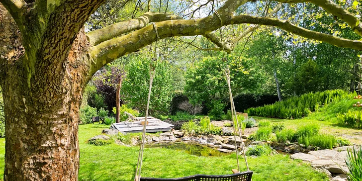 Glamping v západných Čechách: vybavený stan v záhrade vrátane vonkajšej kúpeľne