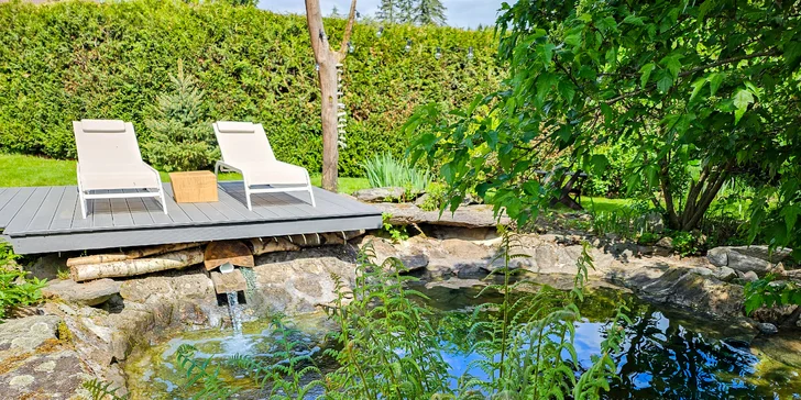 Glamping v západných Čechách: vybavený stan v záhrade vrátane vonkajšej kúpeľne