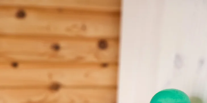 Glamping v západných Čechách: vybavený stan v záhrade vrátane vonkajšej kúpeľne