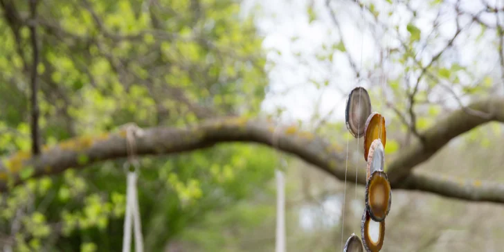 Glamping v západných Čechách: vybavený stan v záhrade vrátane vonkajšej kúpeľne