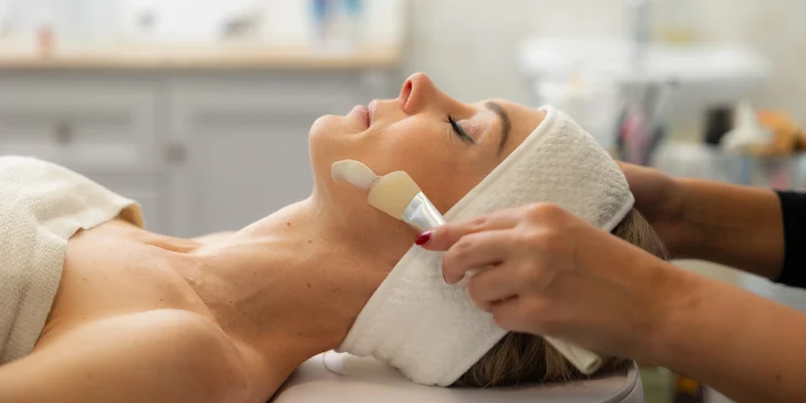 Laminácia obočia, chemický peeling, hĺbkové čistenie, RxCarboxy terapia aj ošetrenie pleti na mieru