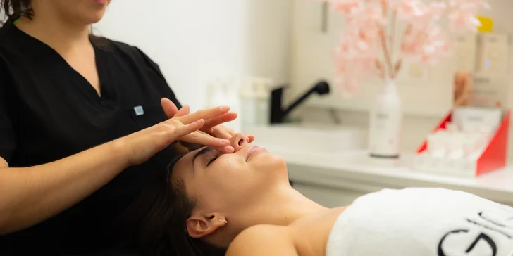 Lifting bez ihiel: španielska anti-age masáž tváre