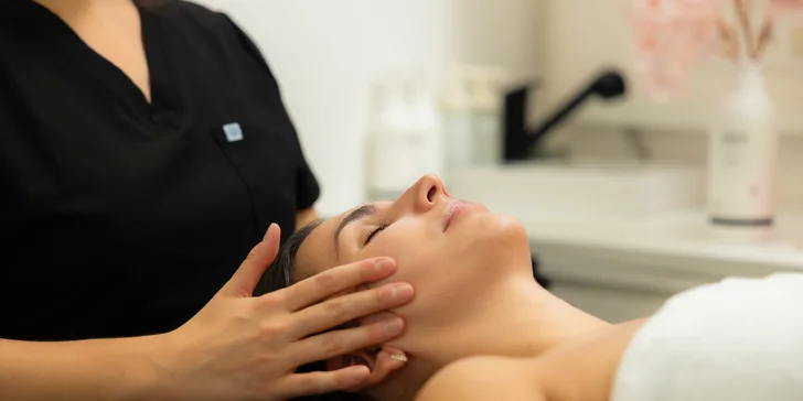 Lifting bez ihiel: španielska anti-age masáž tváre