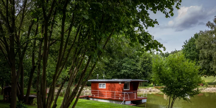 Hausbót Pohodička na rybníčku: pobyt s rybolovom aj plavbami na loďke