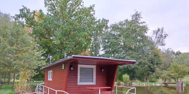 Hausbót Pohodička na rybníčku: pobyt s rybolovom aj plavbami na loďke