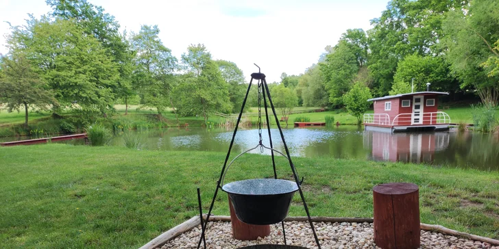 Hausbót Pohodička na rybníčku: pobyt s rybolovom aj plavbami na loďke