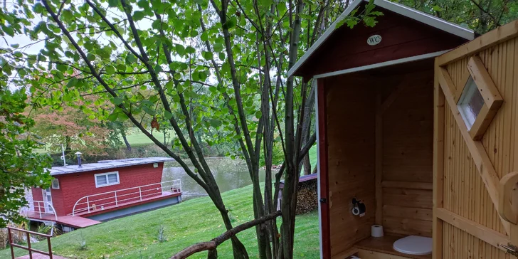 Hausbót Pohodička na rybníčku: pobyt s rybolovom aj plavbami na loďke