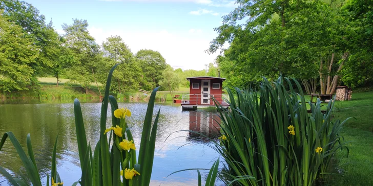 Hausbót Pohodička na rybníčku: pobyt s rybolovom aj plavbami na loďke