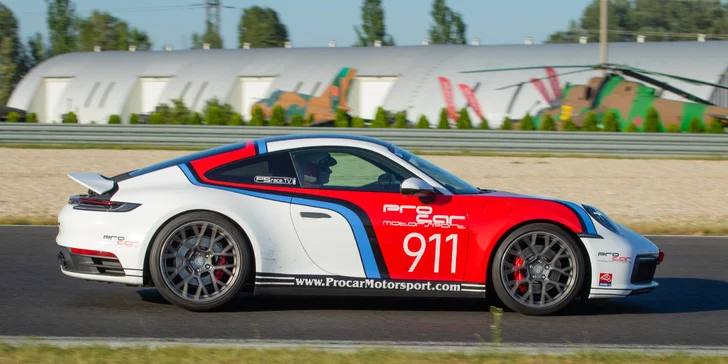 Zážitková jazda na okruhu SLOVAKIA RING: za volantom alebo ako spolujazdec v štyroch nadupaných vozidlách