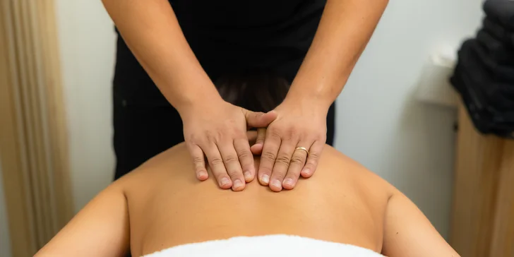 Klasická masáž šije, krku a chrbta aj variant s bankovaním: 60 minút relaxácie