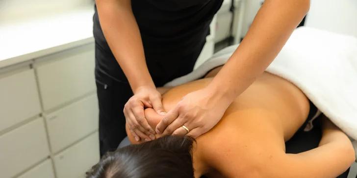 Klasická masáž šije, krku a chrbta aj variant s bankovaním: 60 minút relaxácie