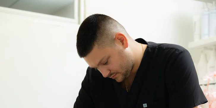 Klasická masáž šije, krku a chrbta aj variant s bankovaním: 60 minút relaxácie