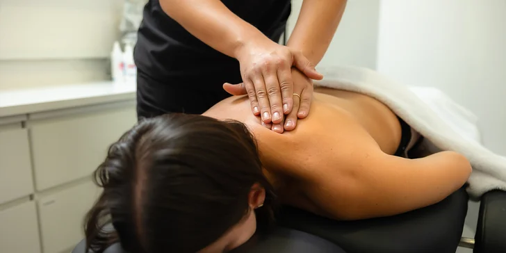 Klasická masáž šije, krku a chrbta aj variant s bankovaním: 60 minút relaxácie