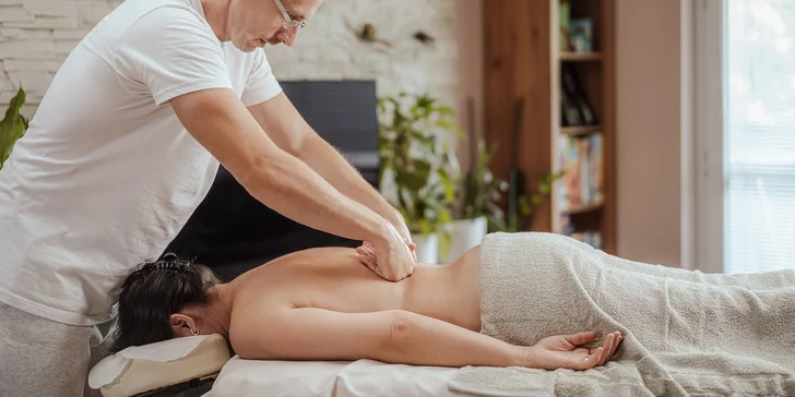 Masáž v pohodlí domova: klasická, športová či relaxačná, aj permanentka