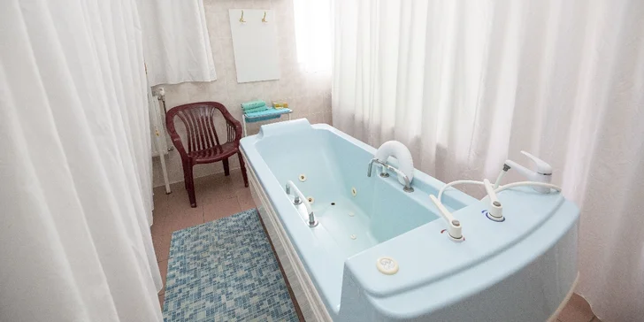 Kúpeľné hýčkanie v Mariánskych Lázňach s raňajkami alebo polpenziou a procedúrami