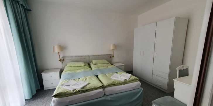 Kúpeľné hýčkanie v Mariánskych Lázňach s raňajkami alebo polpenziou a procedúrami