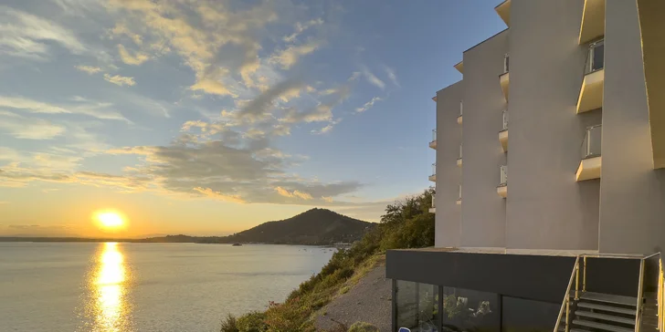 Hotel so 4* na brehu Zemplínskej Šíravy s wellness, polpenziou aj neobmedzenou konzumáciou vína