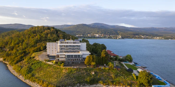 Hotel so 4* na brehu Zemplínskej Šíravy s wellness, polpenziou aj neobmedzenou konzumáciou vína